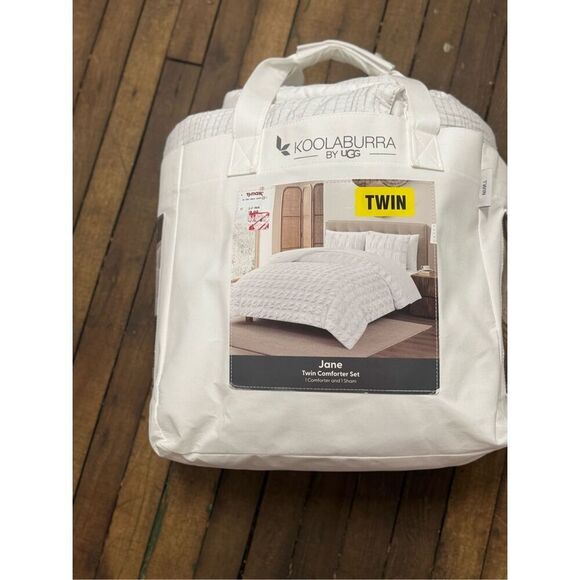Koolaburra by Ugg twin size Jane white silver comforter set blanket bedding nwt - Picture 2 of 7